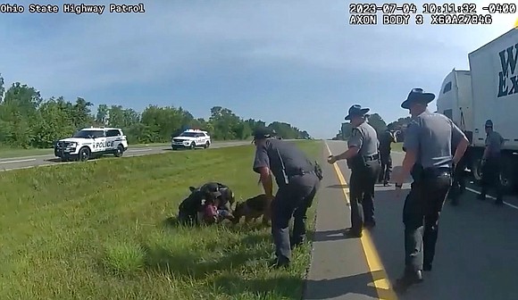 A prosecutor is asking a judge to dismiss the felony charge against an unarmed Black semi-truck driver who was attacked …