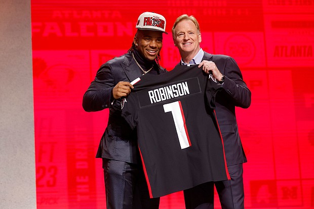 Bijan Robinson poses with NFL Commissioner Roger Goodell after being selected eighth overall by the Atlanta Falcons.
Mandatory Credit:	David Eulitt/Getty Images