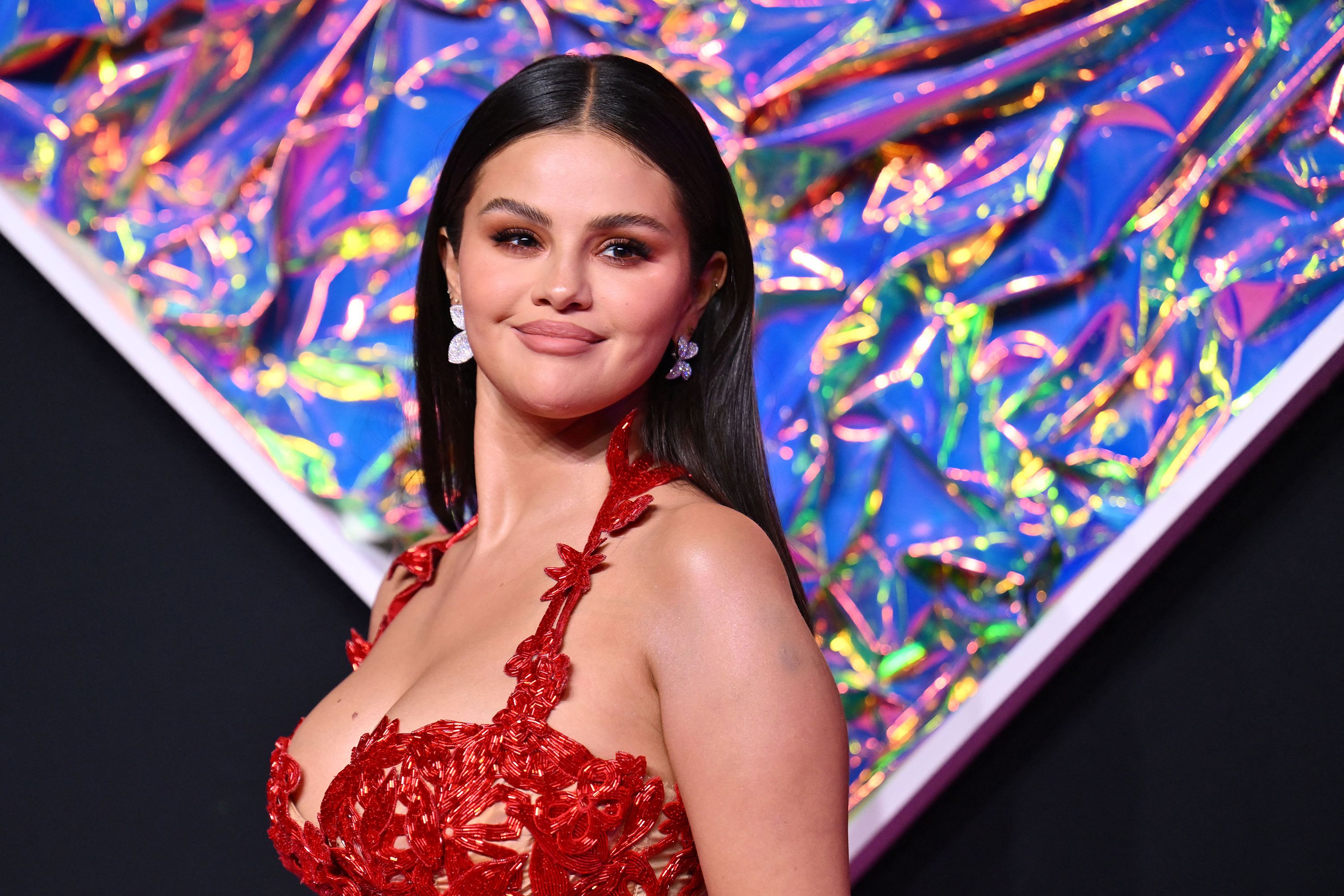 Selena Gomez pokes fun and gets serious about her MTV VMAs look