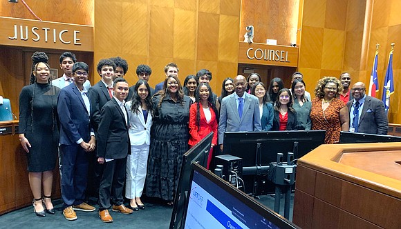 Mayor Sylvester Turner administered the oath of office to 20 high school students appointed to the Mayor’s Youth Council at …