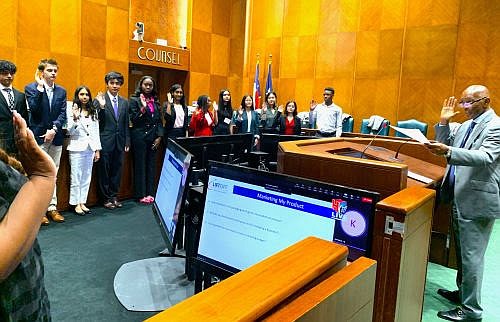 Mayor's Youth Council members take
the oath of office, administered by Mayor Turner.