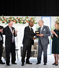 Prince Amyn accepts the Key to the City of Houston on behalf of His Highness the Aga Khan from Mayor Sylvester Turner as members of Houston City Council look on.