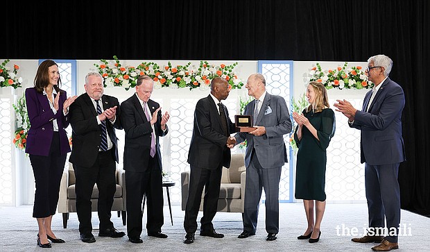 Prince Amyn accepts the Key to the City of Houston on behalf of His Highness the Aga Khan from Mayor Sylvester Turner as members of Houston City Council look on.