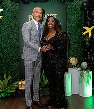 Justin Martin of IJustGotHit.Com receiving his award