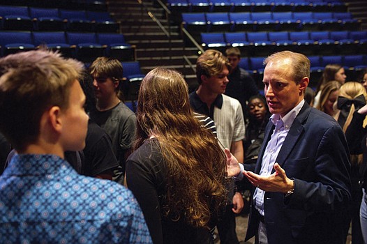 Minnesota Secretary of State Steve Simon speaks Dec. 1 with members of Voterama, a student group focused on voter advocacy and awareness at Breck School in Golden Valley, Minn.