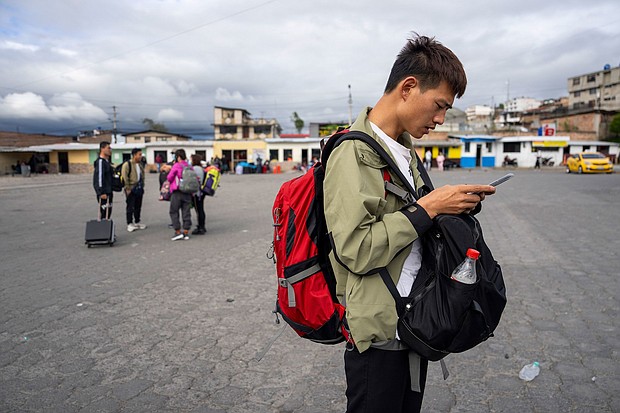 Zheng Shiqing arrives in the town of Tulcan on Ecuador's Colombian border. Source: Evelio Contreras/ CNN
Mandatory Credit:	Evelio Contreras/CNN