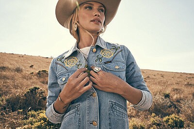 Yellow Rose by Kendra Scott announces the launch of its first-ever collaboration, a joint collection with global denim brand Wrangler®. …