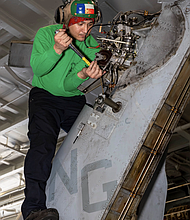Aviation Structural Mechanic 2nd Class Julio Cruzjoya
PACIFIC OCEAN, UNITED STATES
01.21.2024
Photo by Seaman Sonny Escalante 
USS Abraham Lincoln (CVN 72)