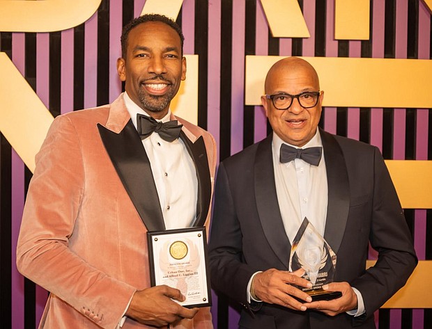 City of Atlanta Mayor Andre Dickens presents Alfred C. Liggins III, CEO of Urban One and Chairman/Founder & CEO of TV One with the City of Atlanta's ﻿highest honor, The Phoenix Award

Photo Credit: Joshua Spruiel, Mayor's Office of Communications