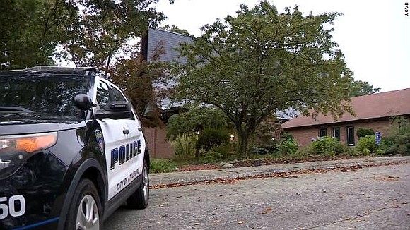 Federal law enforcement officials arrested a Massachusetts man on a charge of threatening to bomb a local synagogue and kill …
