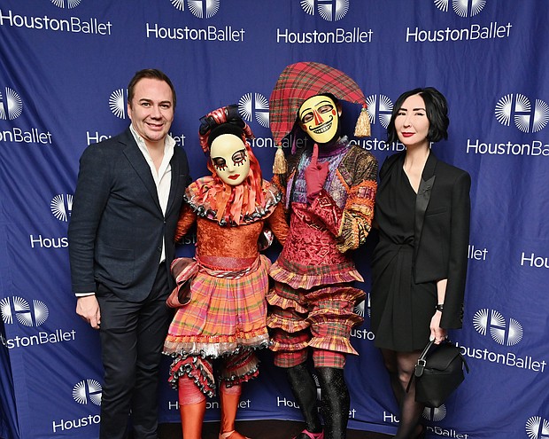 Adrian Duenas and Carrie Brandsberg-Dahl with Houston Ballet Dancers_vy Alex Montoya/Photography (credits to Alex Montoya)