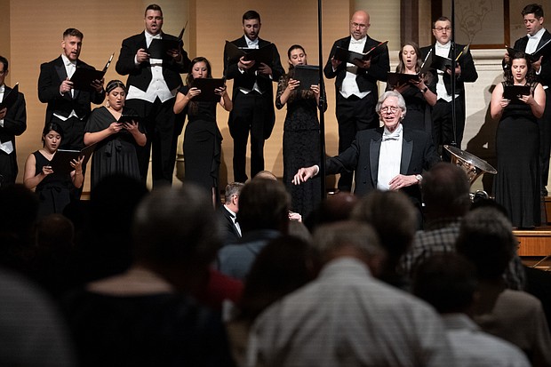Robert Simpson and Houston Chamber Choir/

Photo credit: Jeff Grass Photography