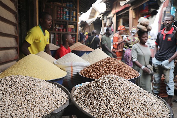 The Nigeria Customs Service has paused the sale of seized bags of rice to needy residents amid growing hunger in …