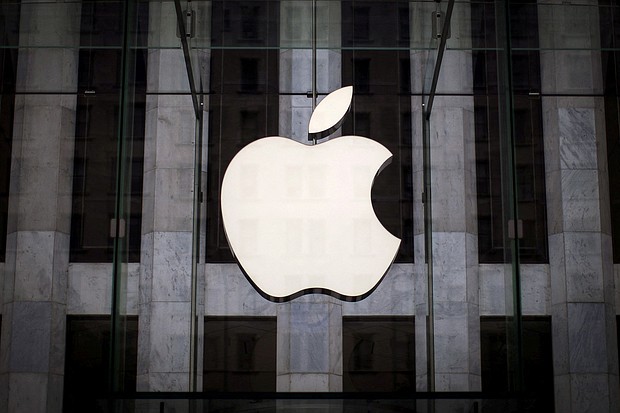 Apple cancels work to make an electric car, reports say, and seen here, is the Apple store on 5th Avenue in the Manhattan borough of New York City in 2015.
Mandatory Credit:	Mike Segar/Reuters via CNN Newsource