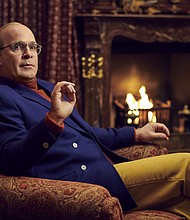 'Feud: Capote vs. The Swans'
Caption:	Tom Hollander as Truman Capote