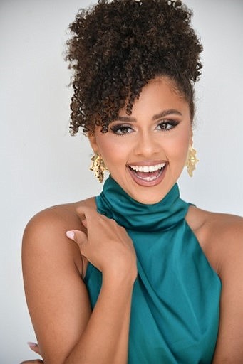 Miss Texas Ellie Breaux