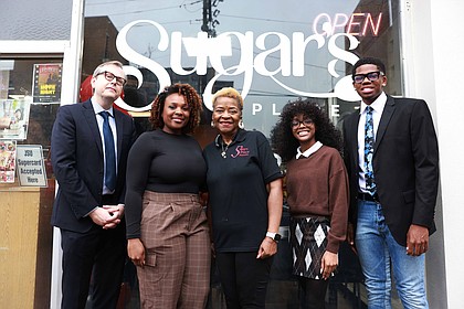 (L-R) Mark Geil, interim chair for JSU’s Department of Art, with Reshonda Perryman, director of branding and creative engagement for Visit Jackson, Glenda Barner, owner of Sugar’s Place, and graphic design students Ashanti Stiff and Tyler Tremble in front of Sugar’s Place downtown Jackson. (William H. Kelly III/Jackson State University)