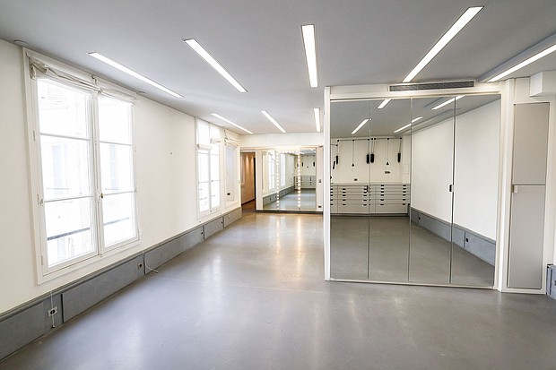 The futuristic apartment is housed inside a 17th-century building.
Mandatory Credit:	Alain Jocard/AFP/Getty Images via CNN Newsource