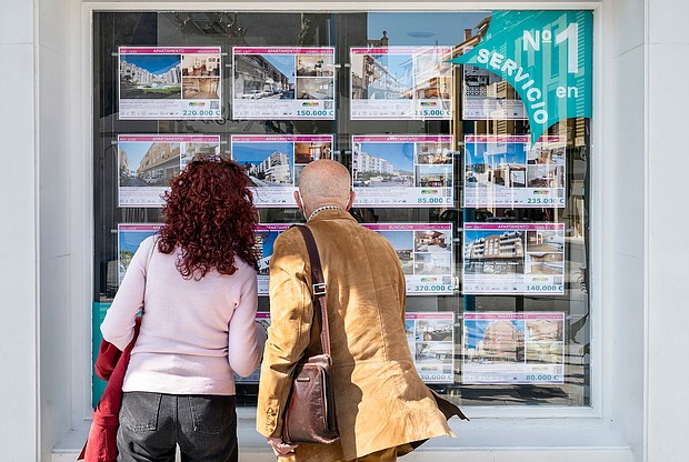 A couple looks at houses for sale and rent in Alicante, Spain, in March 2022.
Mandatory Credit:	Xavi Lopez/SOPA Images/LightRocket/Getty Images via CNN Newsource