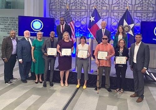 Volunteer Houston Spotlight Award 2024 recipients, Mayor John Whitmire,
Vice Mayor Pro-Tem Amy Peck, and DON staff and Interfaith Ministries staff.