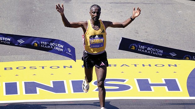 Kenyan Sisay Lemma at Boston Marathon