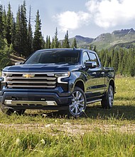 Front 3/4 view of the Chevrolet Silverado High Country