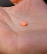 A new study suggests that aspirin use for cardiovascular disease prevention remains high among older adults, despite risks and updated guidance.
Mandatory Credit:	Emma H. Tobin/AP/File via CNN Newsource