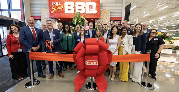 In a significant stride towards establishing its presence in the Dallas-Fort Worth (DFW) Metroplex, H-E-B has unveiled its second store …