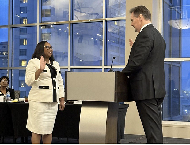 Harris County Clerk Teneshia Hudspeth was sworn in as
iGO president by Patrick Bond, General Counsel, on July 23.