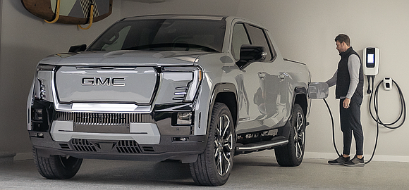 Welcome to the new frontier of luxury electric trucks, where innovation meets unparalleled power—the 2024 GMC Sierra EV Denali Edition …