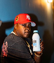 Jadakiss enjoying Barcode's Bluekiss flavor