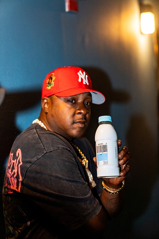 Jadakiss enjoying Barcode's Bluekiss flavor
