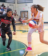 Jenna Nelson of the Richmond Roadrunners drives around DC Cyclones’ Nequoiah Anderson at Henrico High
School on Aug. 31. The Roadrunners fell short but made the playoffs.