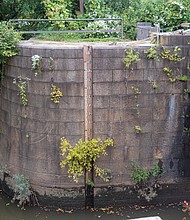 A water gauge measures levels in Great Shiplock Park in the East End. The park showcases
the James River and Kanawha Canal lock. Once vital for tobacco transport, it now offers scenic
Downtown Richmond views and trail amenities. The park was renovated in 2013 as part of the
Virginia Capital Trail project.