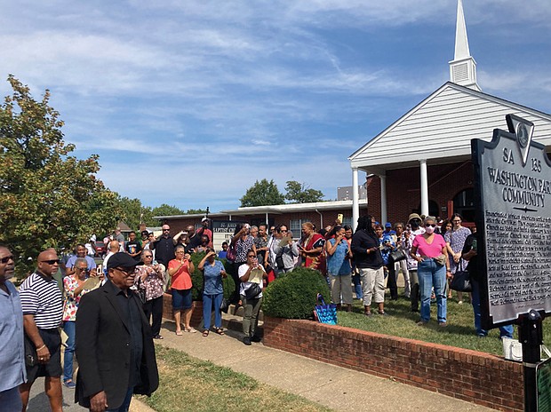 A historical marker was unveiled at St. John Baptist Church in North Side, honoring Washington
Park, a historically African American community founded in 1870. The marker also includes a
Green Book plaque, which recognizes local sites listed as safe havens for Black travelers during
the segregation era. More than 150 people attended the event, which began with a short program
at the church.