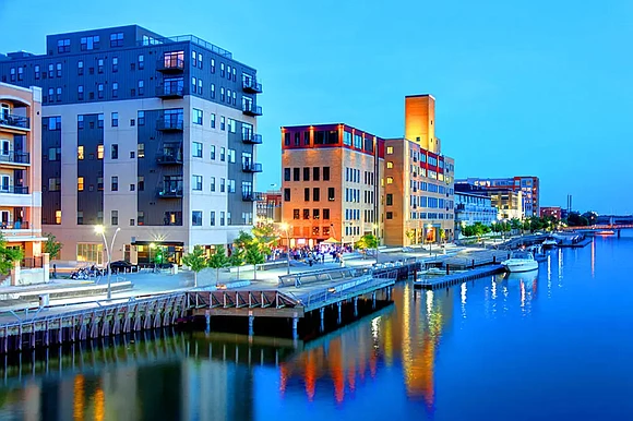 Nestled along the shores of Lake Michigan, Green Bay, Wisconsin, offers a perfect mix of outdoor activities and a thriving …