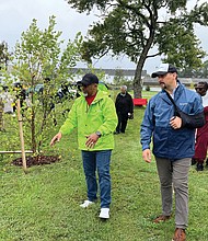 Dr. Price L. Davis of Mosby Memorial Baptist Church meets with EPA Mid-Atlantic Regional Administrator Adam Ortiz.