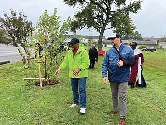 Dr. Price L. Davis of Mosby Memorial Baptist Church meets with EPA Mid-Atlantic Regional Administrator Adam Ortiz.