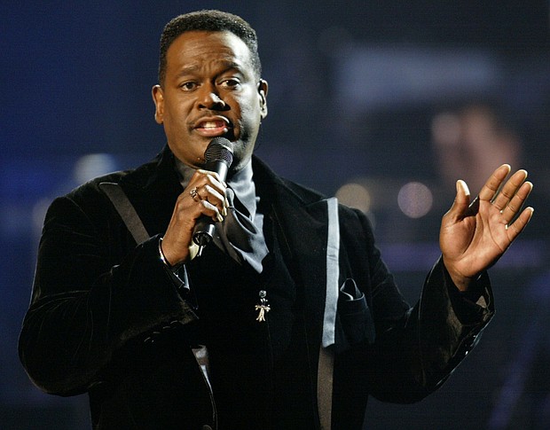 Luther Vandross sings at the 29th American Music Awards in Los Angeles January 9, 2002.
Mandatory Credit:	Mike Blake/Reuters via CNN Newsource