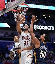 Cleveland Cavaliers center Jarrett Allen dunks between New Orleans Pelicans forward Jeremiah Robinson-Earl and guard Jordan Hawkins in the first half at Smoothie King Center.
Mandatory Credit:	Gerald Herbert/AP via CNN Newsource