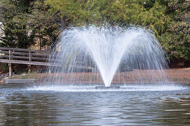 Fountain at Hening Lake in Henrico