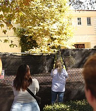 Visitors take photos of the Menendez brothers' former mansion in Beverly Hills, California, on October 23.
Mandatory Credit:	Michael Blackshire/Los Angeles Times/Getty Images via CNN Newsource
