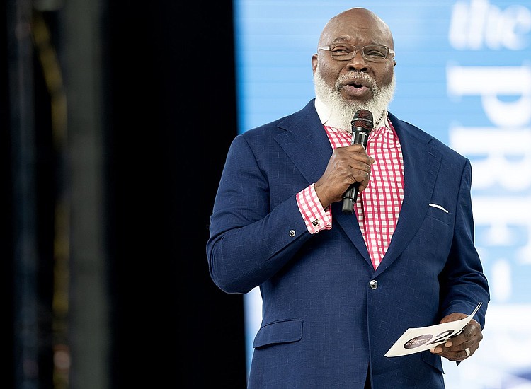 Bishop T.D. Jakes Is Stable After Suffering ‘health Incident’ During ...