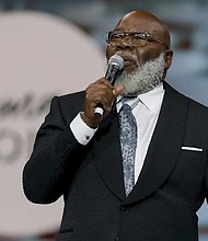 Bishop T.D. Jakes shares a message prior to his daughter Sarah Jakes Roberts taking the stage at the kickoff of the three-day Woman Evolve conference in September 2023.