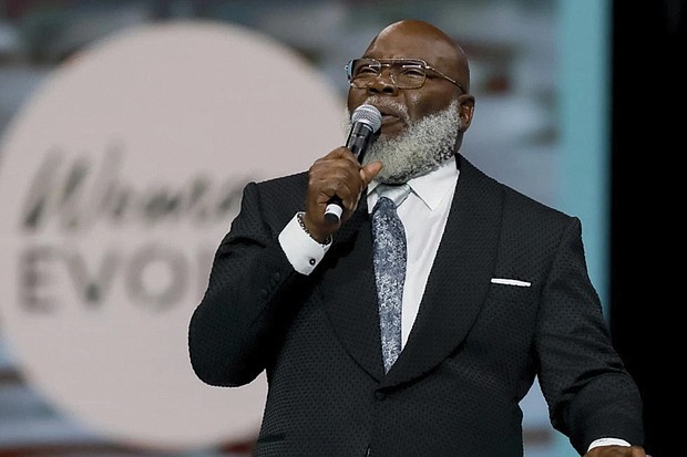 Bishop T.D. Jakes shares a message prior to his daughter Sarah Jakes Roberts taking the stage at the kickoff of the three-day Woman Evolve conference in September 2023.