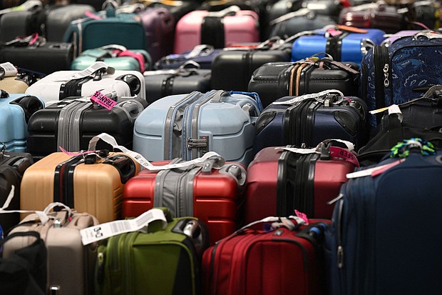United says more than 99% of its customers pick up their luggage without a hitch.
Mandatory Credit:	Robyn Beck/AFP/Getty Images/File via CNN Newsource