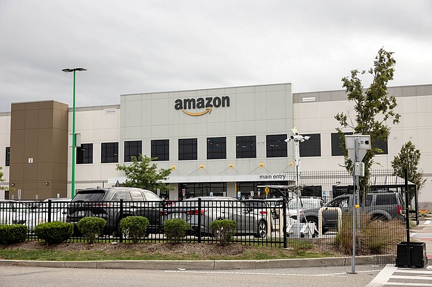 An Amazon warehouse in the Staten Island, New York, one of three Amazon facilities at which the Teamsters union says its members have authorized a strike against the company.
Mandatory Credit:	Yuki Iwamura/Bloomberg/Getty Images via CNN Newsource