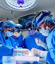 Dr. Robert Montgomery, at right with Looney's transplant team, expects leaps to be made in the field of xenotransplantation.
Mandatory Credit:	Joe Carrotta/NYU Langone Health via CNN Newsource