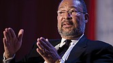 Richard Parsons, chairman of Citigroup, speaks at Time Warner’s New York headquarters in 2009.