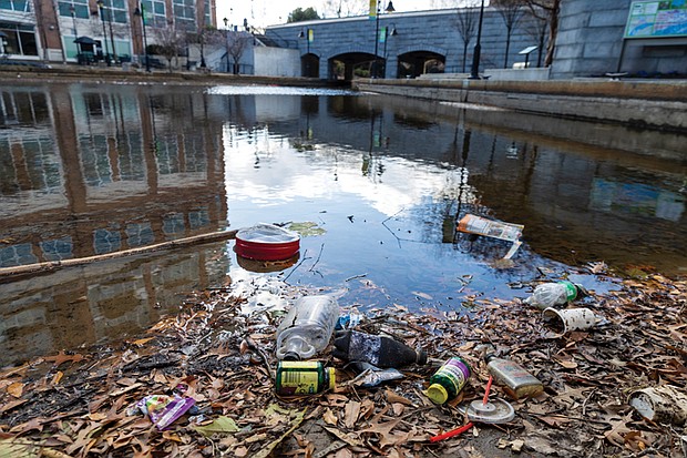 Low water levels in recent weeks have exposed a buildup of trash, debris and even scooters
in Richmond’s canals near the 14th Street entrance. Maintenance and cleanup efforts are being
coordinated by Venture Richmond and the City of Richmond Department of Public Works. According to a representative from Venture Richmond, the low water levels are part of the City’s
annual effort to remove silt, plant matter and other debris. Crews plan to use a barge to clear the
canals, with work expected to wrap up by February.